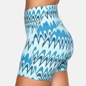 NWT Outdoor Voices TechSweat 5” Thrive Shorts in Polar Helios